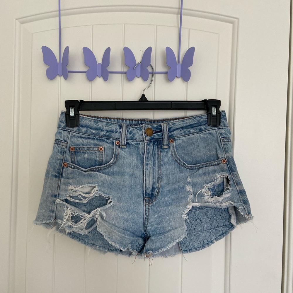 American Eagle women’s light wash blue denim ripped hi-rise‎ festival shorts 4